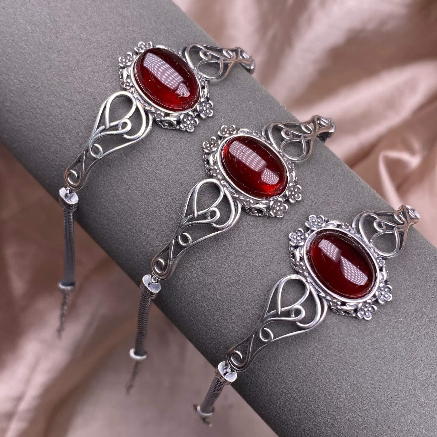 Garnet Blue Moonlight Grey Moonlight Amethyst Purple Dragon  Crystal Ghost Stone  bangle S925, silver inlaid with retro silver, personalized commuting, aged and fashionable women's colored gemstone crystal jewelry