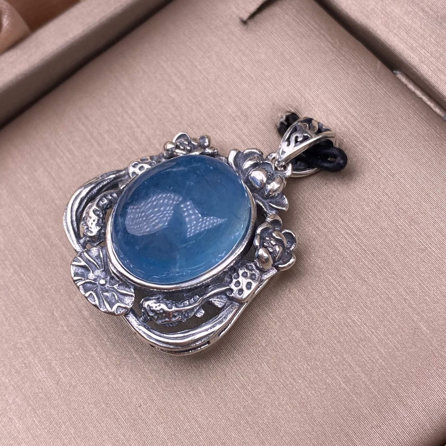 Flower amber, blood amber, South red, ghost, old wax, grey moonlight, cut amethyst, round amethyst, aquamarine, rose quartz, purple lithium glow, purple dragon crystal S925 silver inlaid retro silver cross pendant,fashionable OL necklace pendant