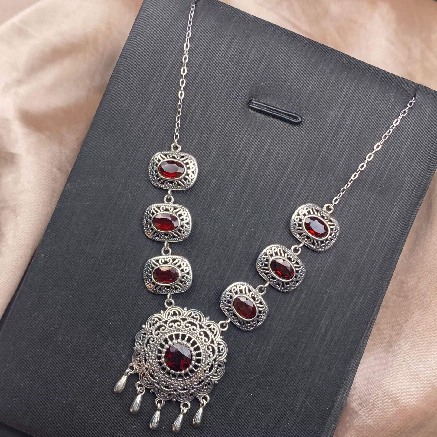 Citrine, black opal, black shell, garnet, purple dragon crystal, moonstone, purple tooth black, red jasper, jasper, golden fortune stone, copper hair crystal, gray moonlight, amethyst, s925 collarbone chain necklace