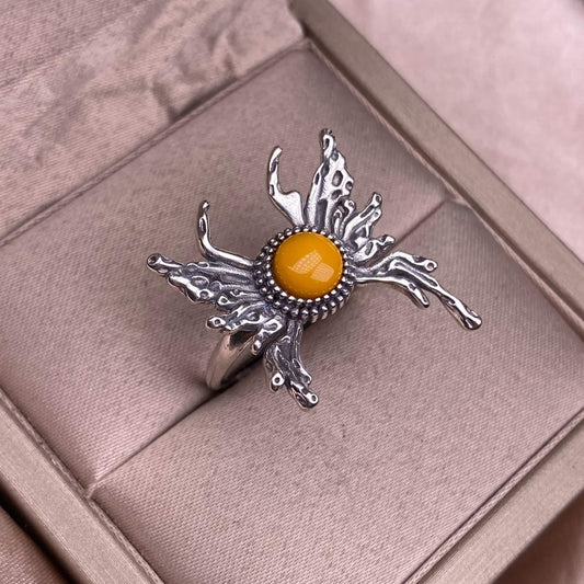 Old wax, grapevine, opal, Hotan jadeite, lapis lazuli, blue moonstone, purple-toothed black, kyanite ring S925 in silveThe S925 silver grey moonstone ring, set with retro silver, is a new  women's colored gemstone crystal jewelry