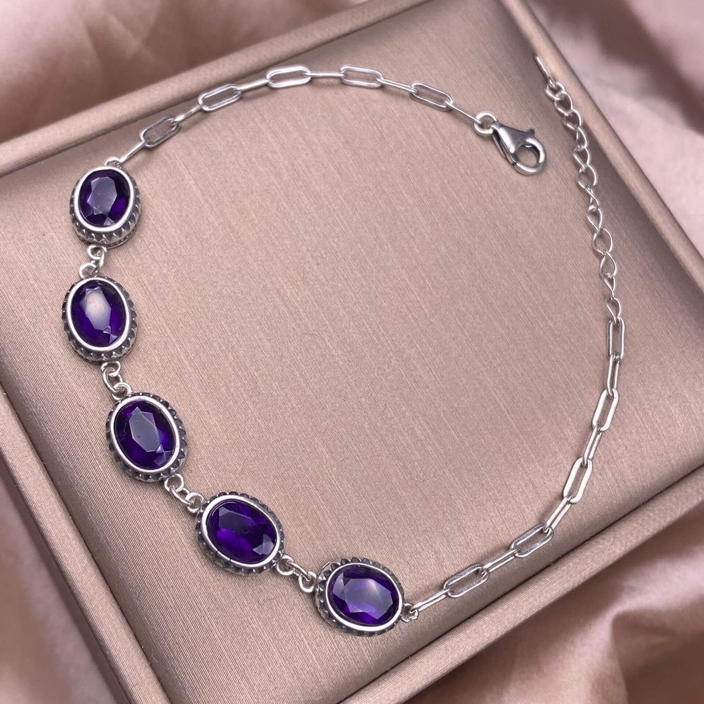 Opal ,Turquoise,black opal, aquamarine,amethyst, purple dragon crystal, garnet,Red jasper golden stone Golden SunThe s925 silver bracelet, set with retro silver multi-grain colored gemstone crystal, is a fashionable and versatile ladies' jewelry