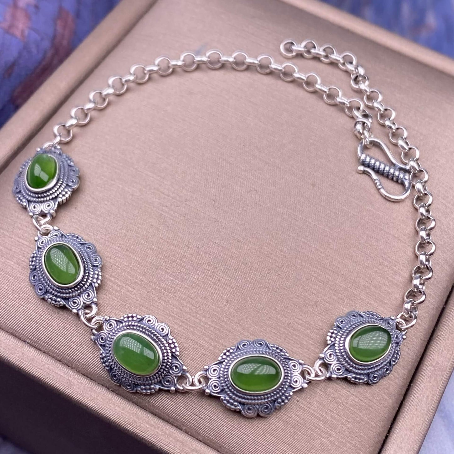 Opal ,Turquoise,black opal, aquamarine,amethyst, purple dragon crystal, garnet,Red jasper golden stone Golden SunThe s925 silver bracelet, set with retro silver multi-grain colored gemstone crystal, is a fashionable and versatile ladies' jewelry