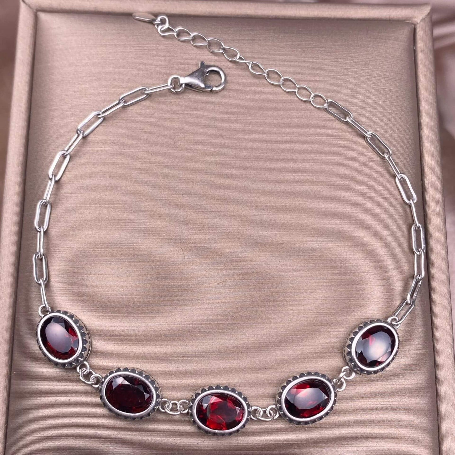 Opal ,Turquoise,black opal, aquamarine,amethyst, purple dragon crystal, garnet,Red jasper golden stone Golden SunThe s925 silver bracelet, set with retro silver multi-grain colored gemstone crystal, is a fashionable and versatile ladies' jewelry
