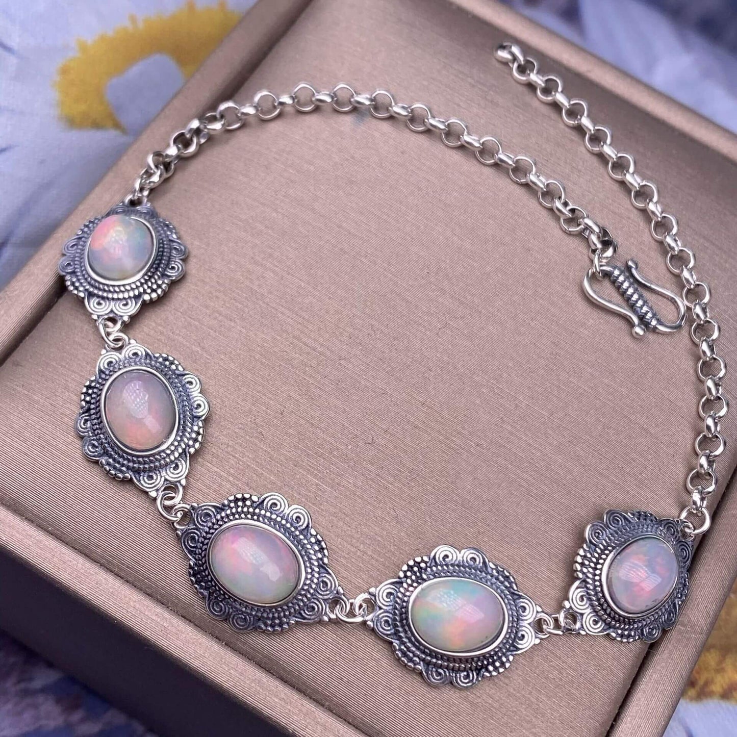 Opal ,Turquoise,black opal, aquamarine,amethyst, purple dragon crystal, garnet,Red jasper golden stone Golden SunThe s925 silver bracelet, set with retro silver multi-grain colored gemstone crystal, is a fashionable and versatile ladies' jewelry