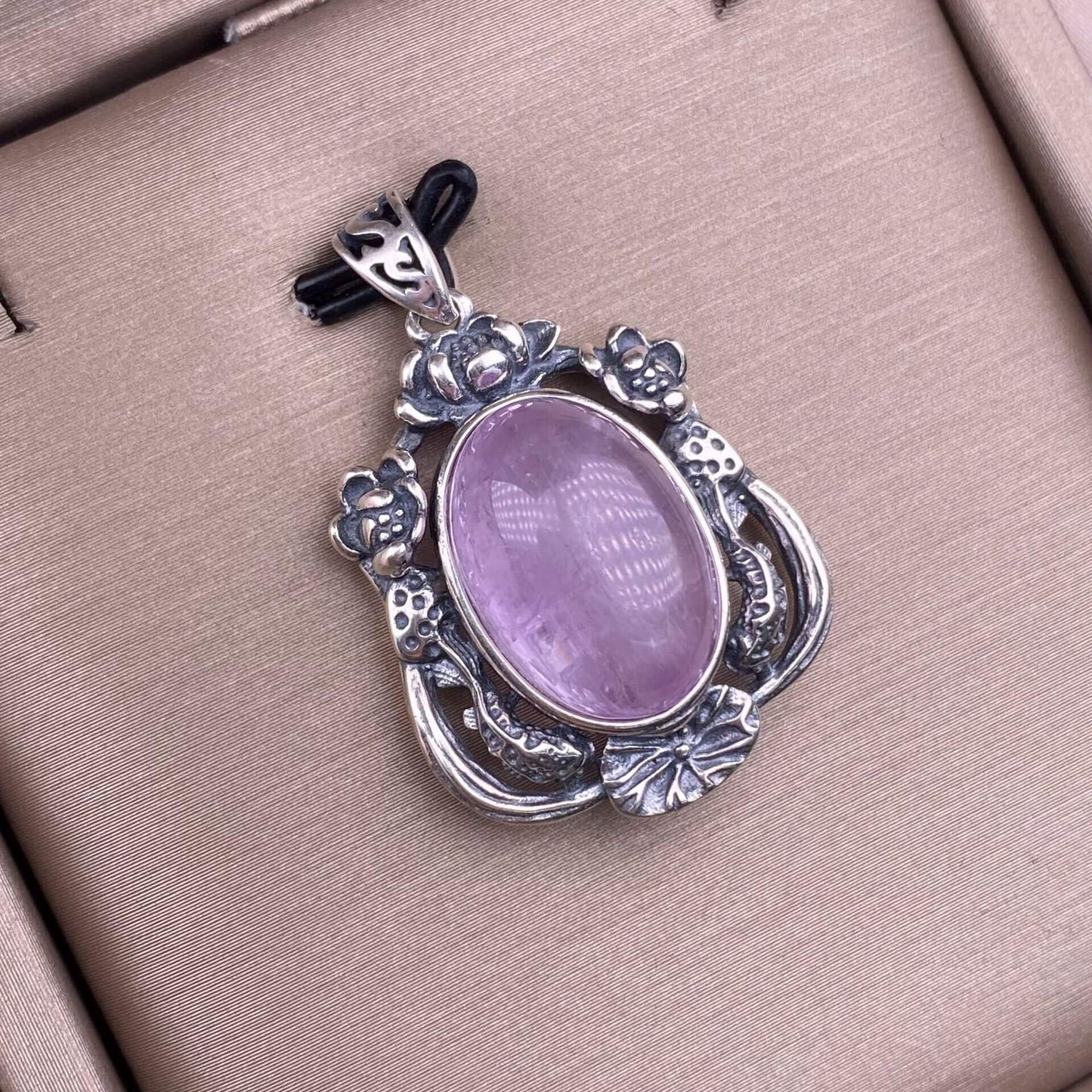 Flower amber, blood amber, South red, ghost, old wax, grey moonlight, cut amethyst, round amethyst, aquamarine, rose quartz, purple lithium glow, purple dragon crystal S925 silver inlaid retro silver cross pendant,fashionable OL necklace pendant