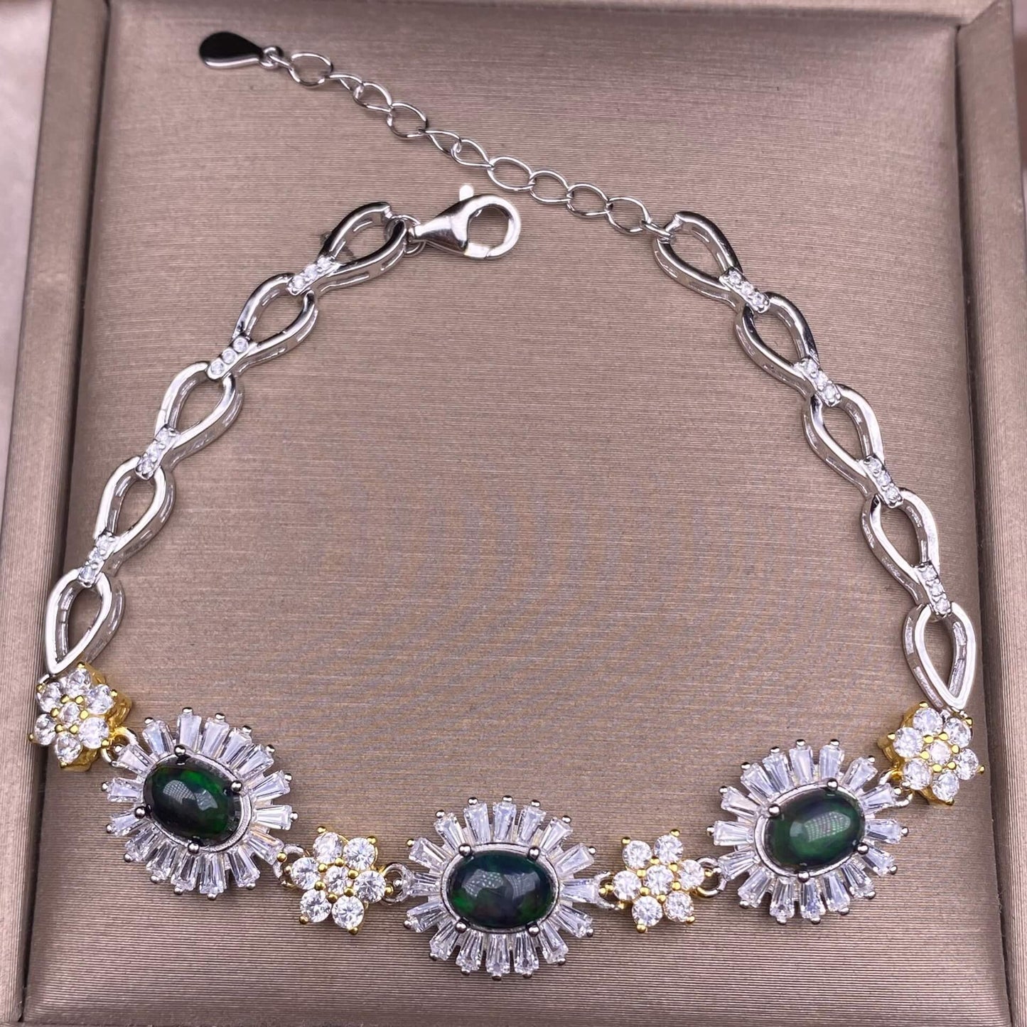 Silver bracelet with green gemstones and floral designsBlack Opal/ Opal Bracelet The s925 silver inlaid vintage silver distressed Nepalese feather-shaped shell jewelry has a strong lustrous effect 
