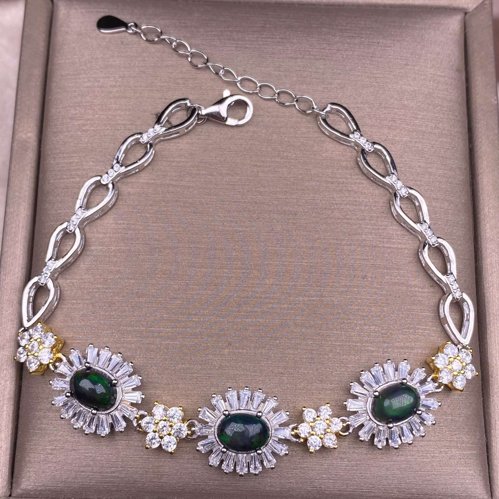 Silver bracelet with green gemstones and floral designsBlack Opal/ Opal Bracelet The s925 silver inlaid vintage silver distressed Nepalese feather-shaped shell jewelry has a strong lustrous effect 