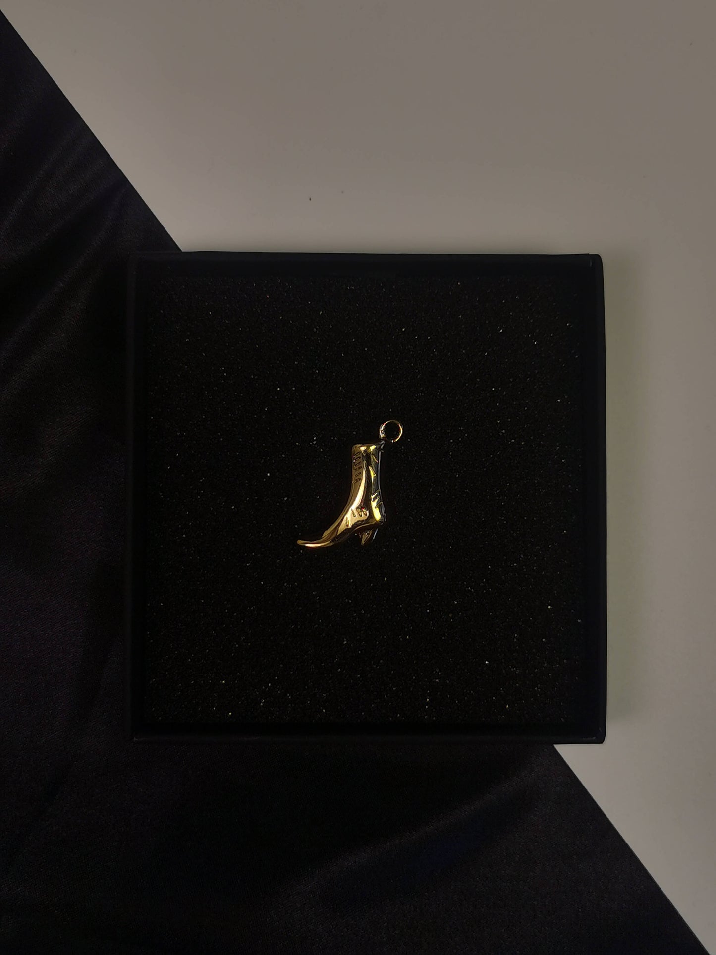 Clothes element Pendant 18k gold-plated Titanium Steel Trendy Jewelry 2025 GMJP8C