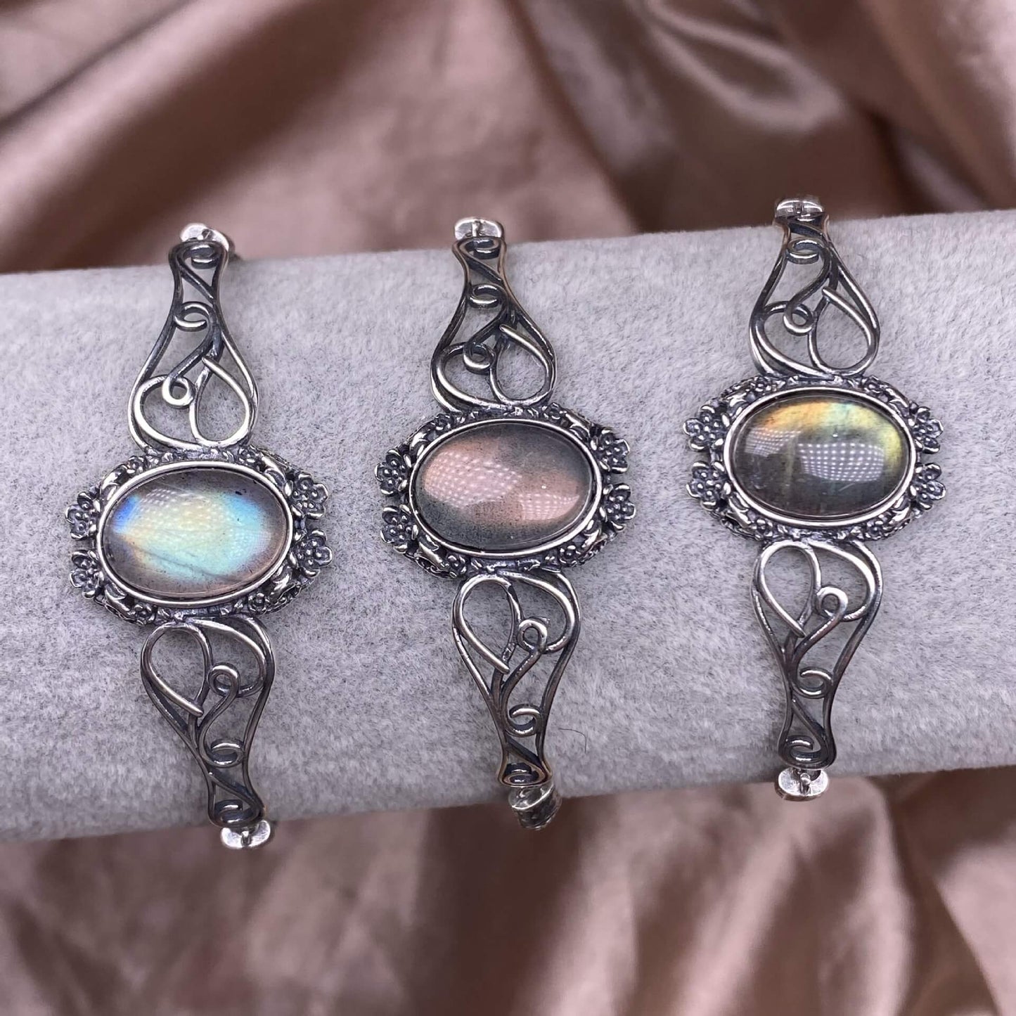 Garnet Blue Moonlight Grey Moonlight Amethyst Purple Dragon  Crystal Ghost Stone  bangle S925, silver inlaid with retro silver, personalized commuting, aged and fashionable women's colored gemstone crystal jewelry