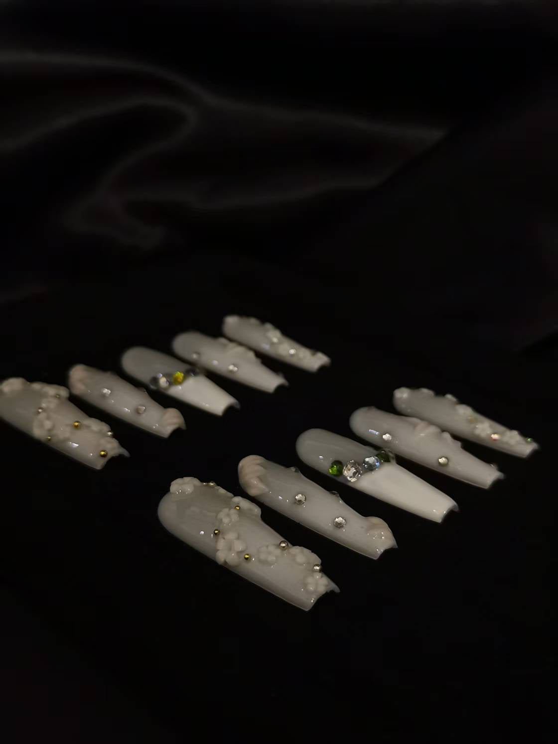 Handmade Nail art designs press on nails with 3d flower gel glue coffin stiletto square white nails with gemstones