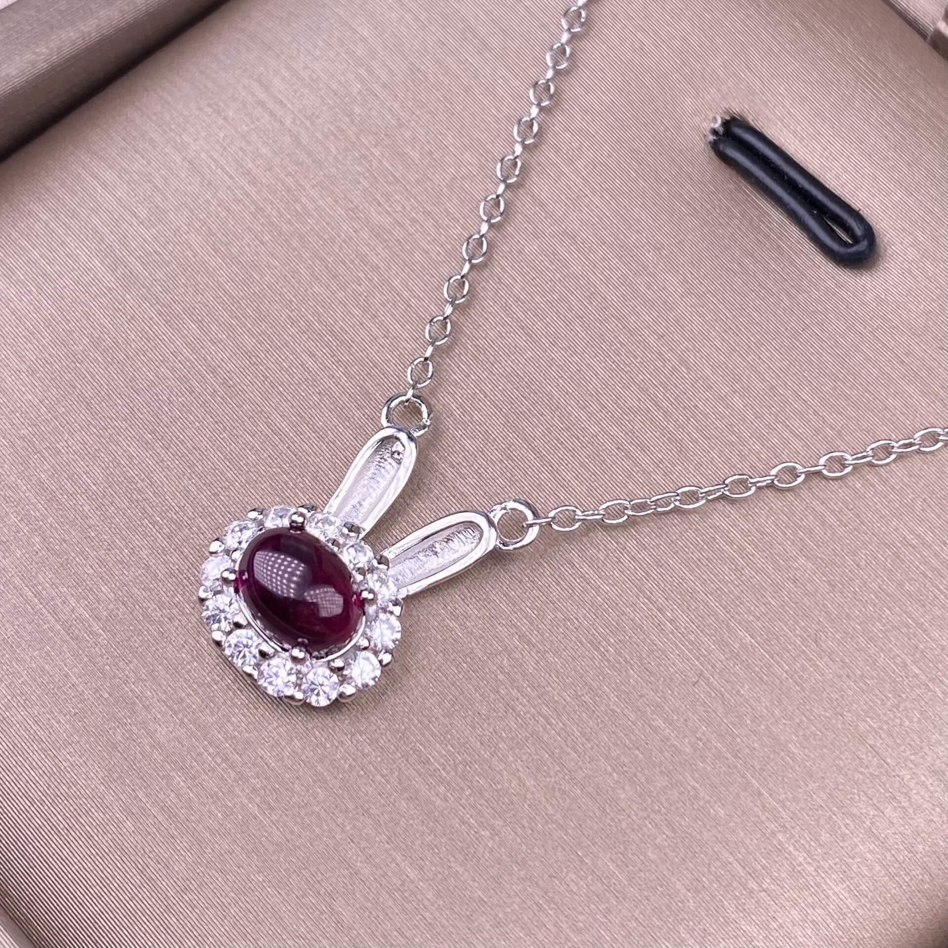 Silver necklace with a red gemstone pendant Purple-toothed black, garnet, old wax, topazS925 necklace, silver inlaid with full diamonds,s925 collarbone chain, silver-encrusted little rabbit children pendant, garnet quality, pure water flawless