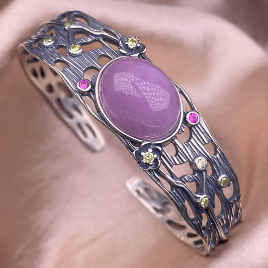 Silver bracelet with a purple gemstone Purple lithium glow Purple Dragon Crysta bangle The s925 silver bracelet is a wide, retro, and hollowed-out design for women's jewelry
