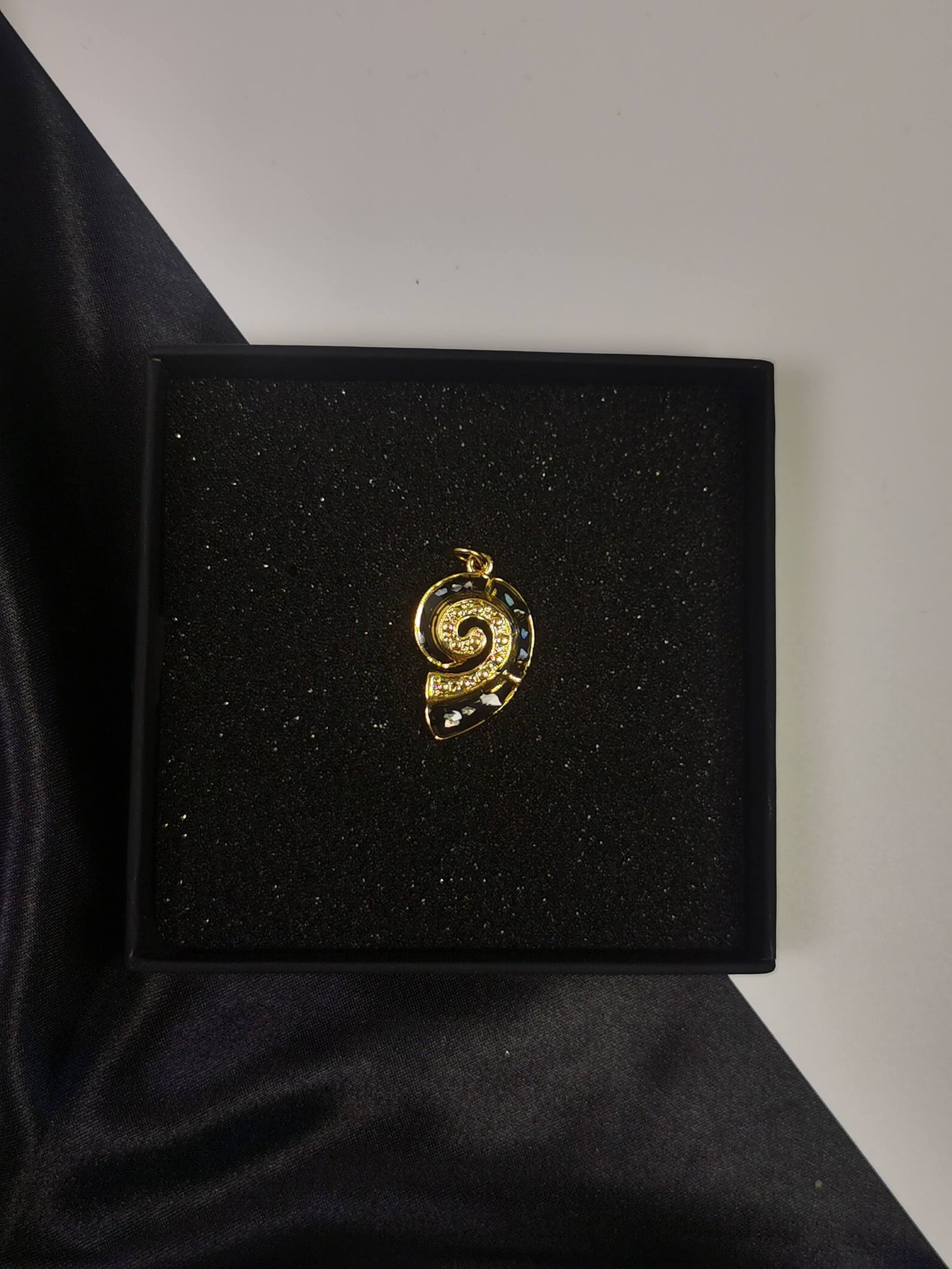 Shell element Pendant 18k gold-plated Titanium Steel Trendy Jewelry 2025 GMJP7S