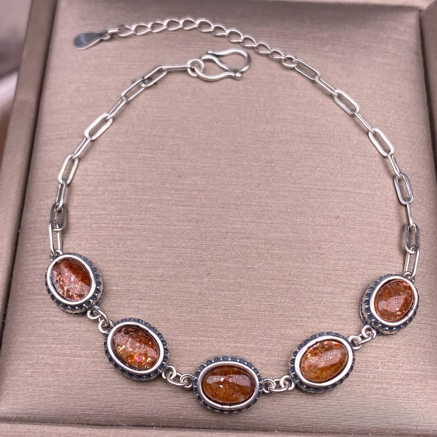 Opal ,Turquoise,black opal, aquamarine,amethyst, purple dragon crystal, garnet,Red jasper golden stone Golden SunThe s925 silver bracelet, set with retro silver multi-grain colored gemstone crystal, is a fashionable and versatile ladies' jewelry