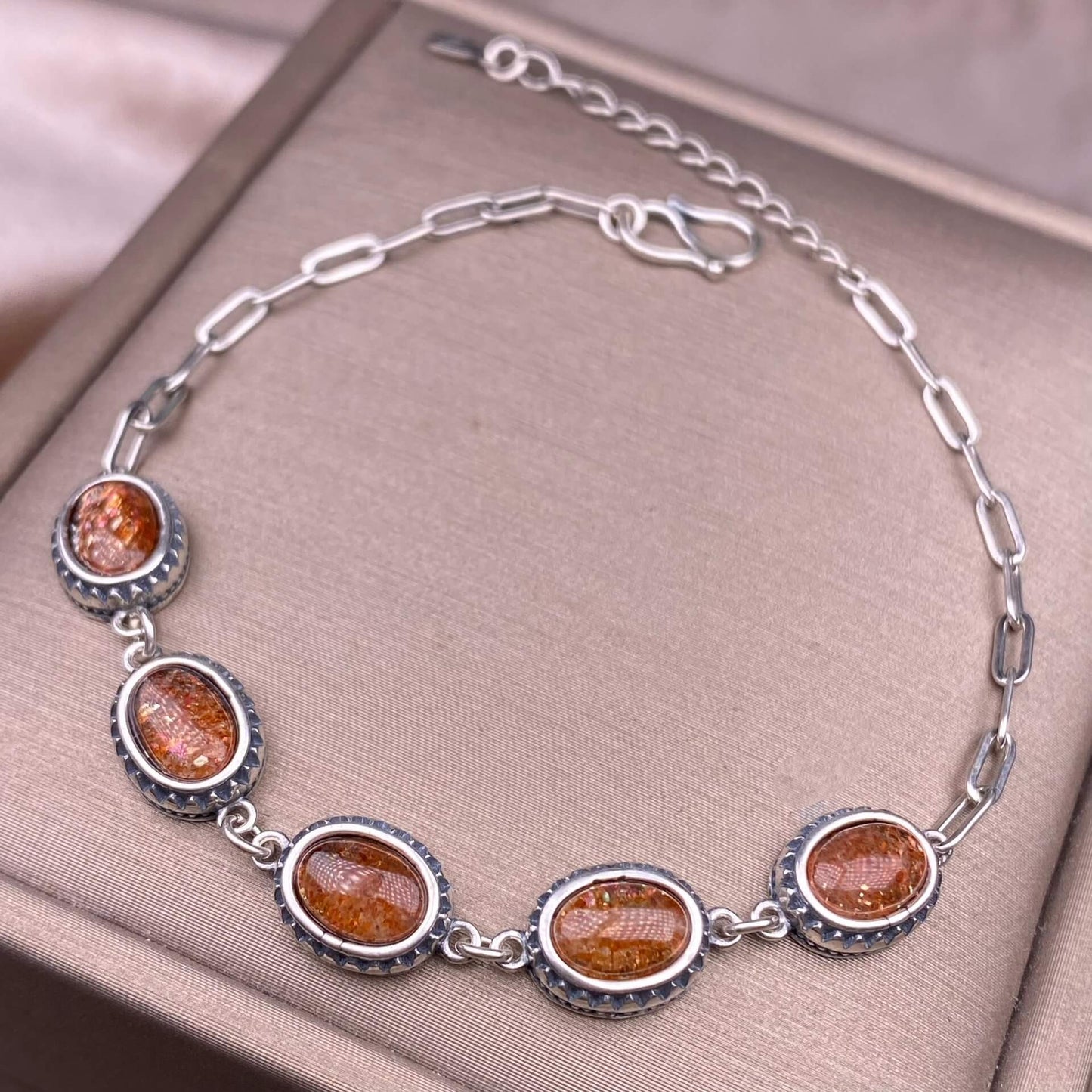 Opal ,Turquoise,black opal, aquamarine,amethyst, purple dragon crystal, garnet,Red jasper golden stone Golden SunThe s925 silver bracelet, set with retro silver multi-grain colored gemstone crystal, is a fashionable and versatile ladies' jewelry