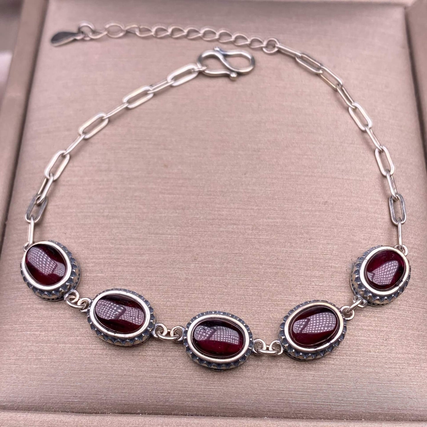 Opal ,Turquoise,black opal, aquamarine,amethyst, purple dragon crystal, garnet,Red jasper golden stone Golden SunThe s925 silver bracelet, set with retro silver multi-grain colored gemstone crystal, is a fashionable and versatile ladies' jewelry