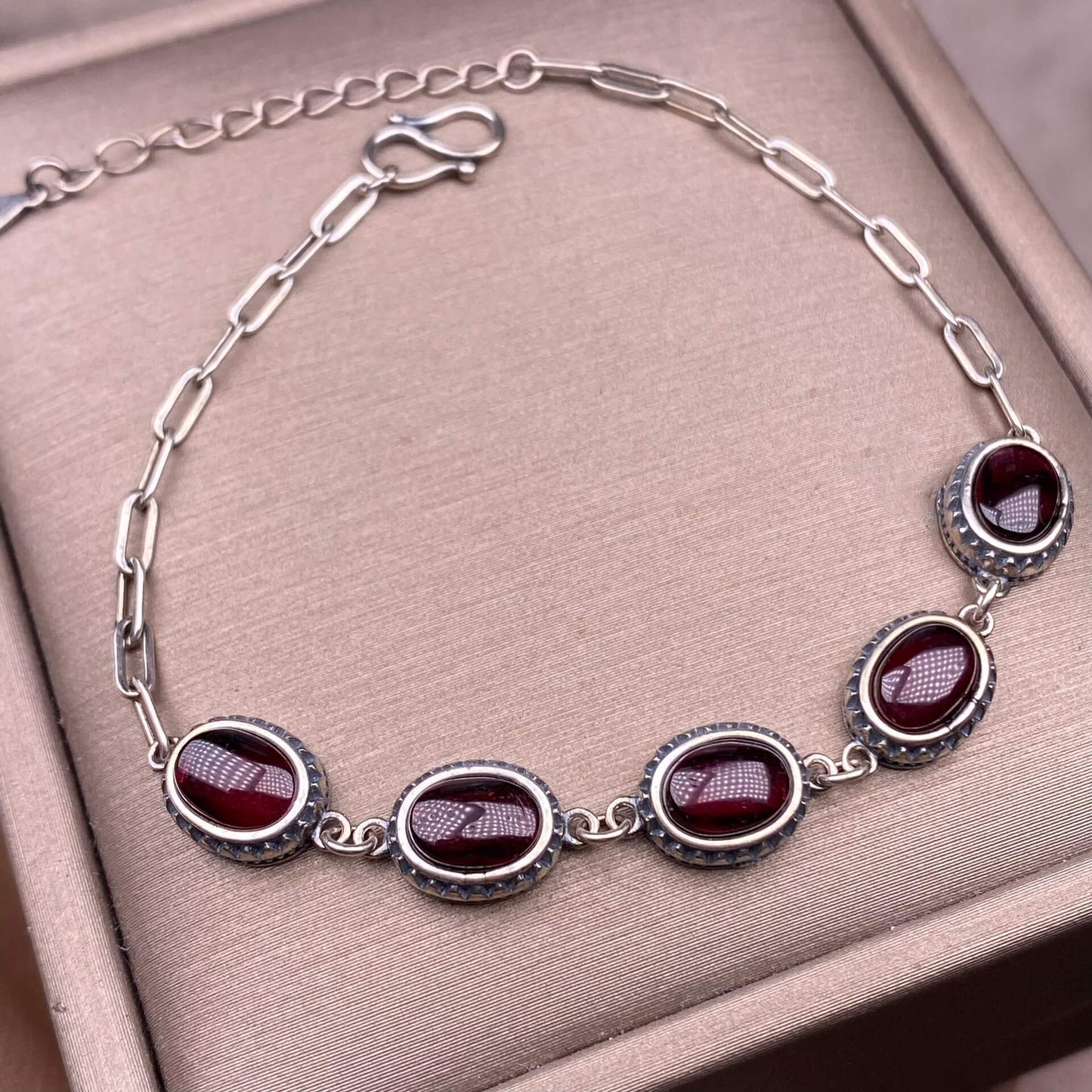 Opal ,Turquoise,black opal, aquamarine,amethyst, purple dragon crystal, garnet,Red jasper golden stone Golden SunThe s925 silver bracelet, set with retro silver multi-grain colored gemstone crystal, is a fashionable and versatile ladies' jewelry