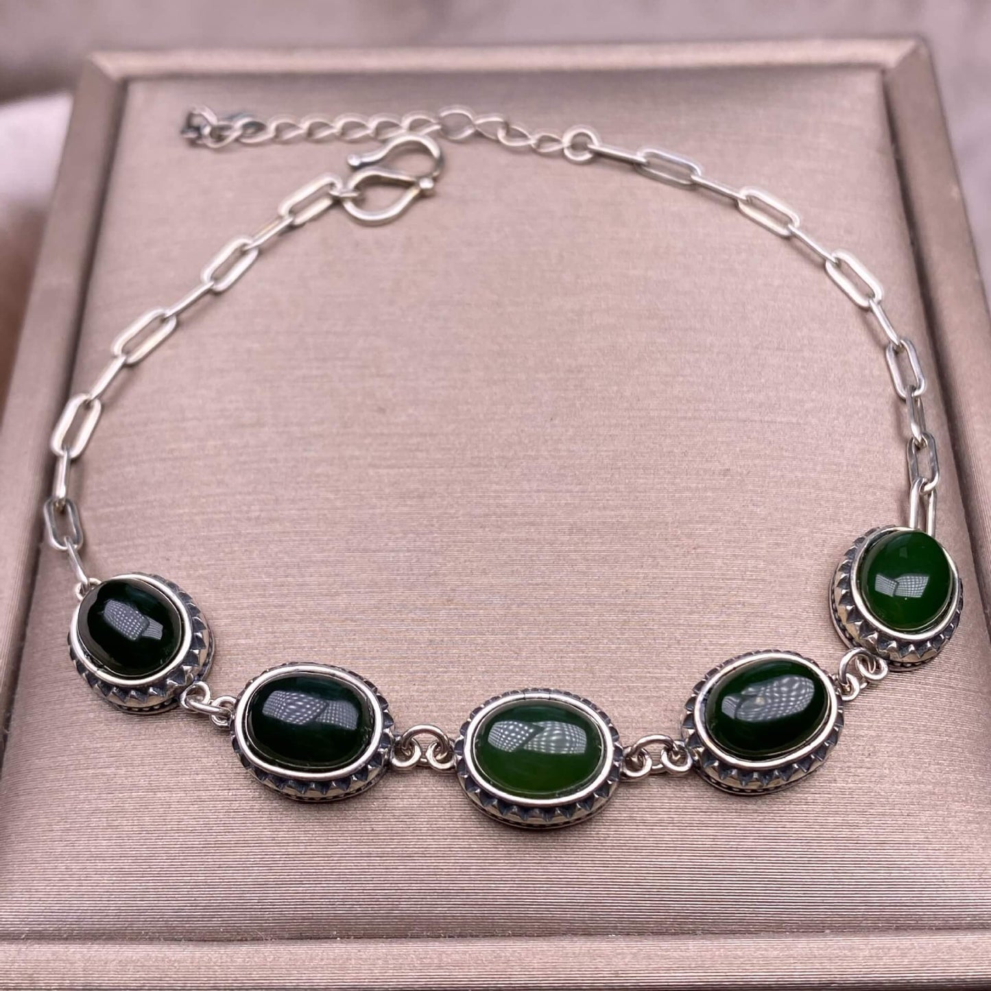 Opal ,Turquoise,black opal, aquamarine,amethyst, purple dragon crystal, garnet,Red jasper golden stone Golden SunThe s925 silver bracelet, set with retro silver multi-grain colored gemstone crystal, is a fashionable and versatile ladies' jewelry