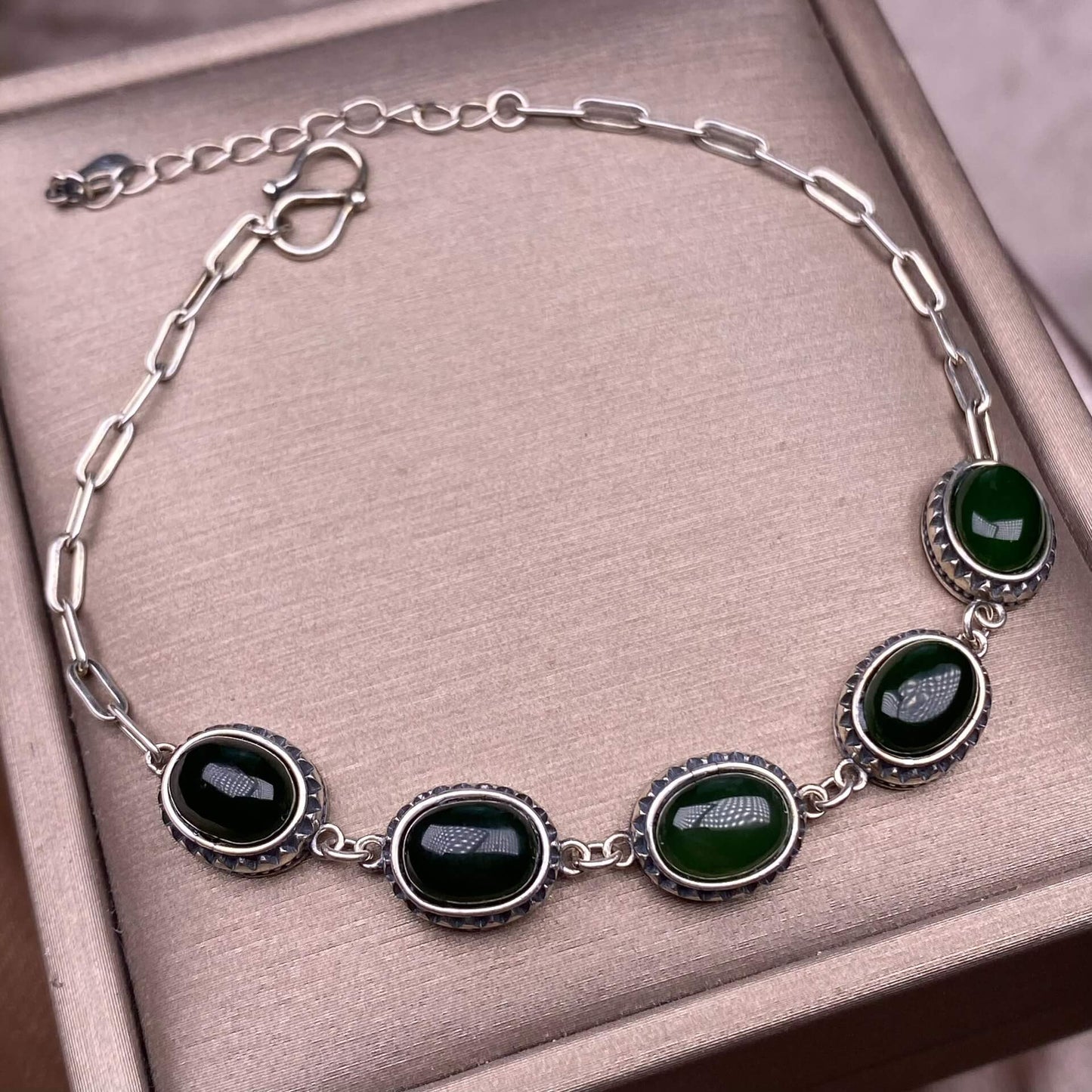 Opal ,Turquoise,black opal, aquamarine,amethyst, purple dragon crystal, garnet,Red jasper golden stone Golden SunThe s925 silver bracelet, set with retro silver multi-grain colored gemstone crystal, is a fashionable and versatile ladies' jewelry