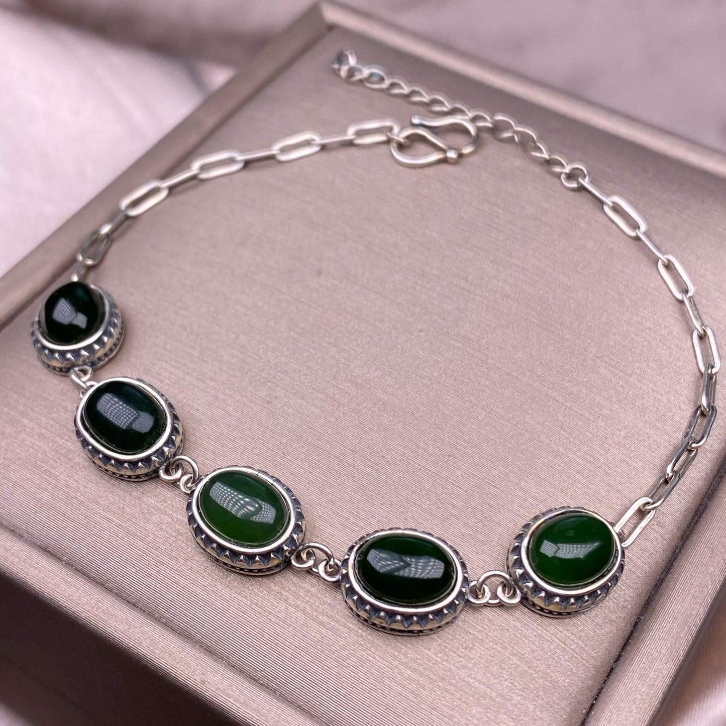 Opal ,Turquoise,black opal, aquamarine,amethyst, purple dragon crystal, garnet,Red jasper golden stone Golden SunThe s925 silver bracelet, set with retro silver multi-grain colored gemstone crystal, is a fashionable and versatile ladies' jewelry